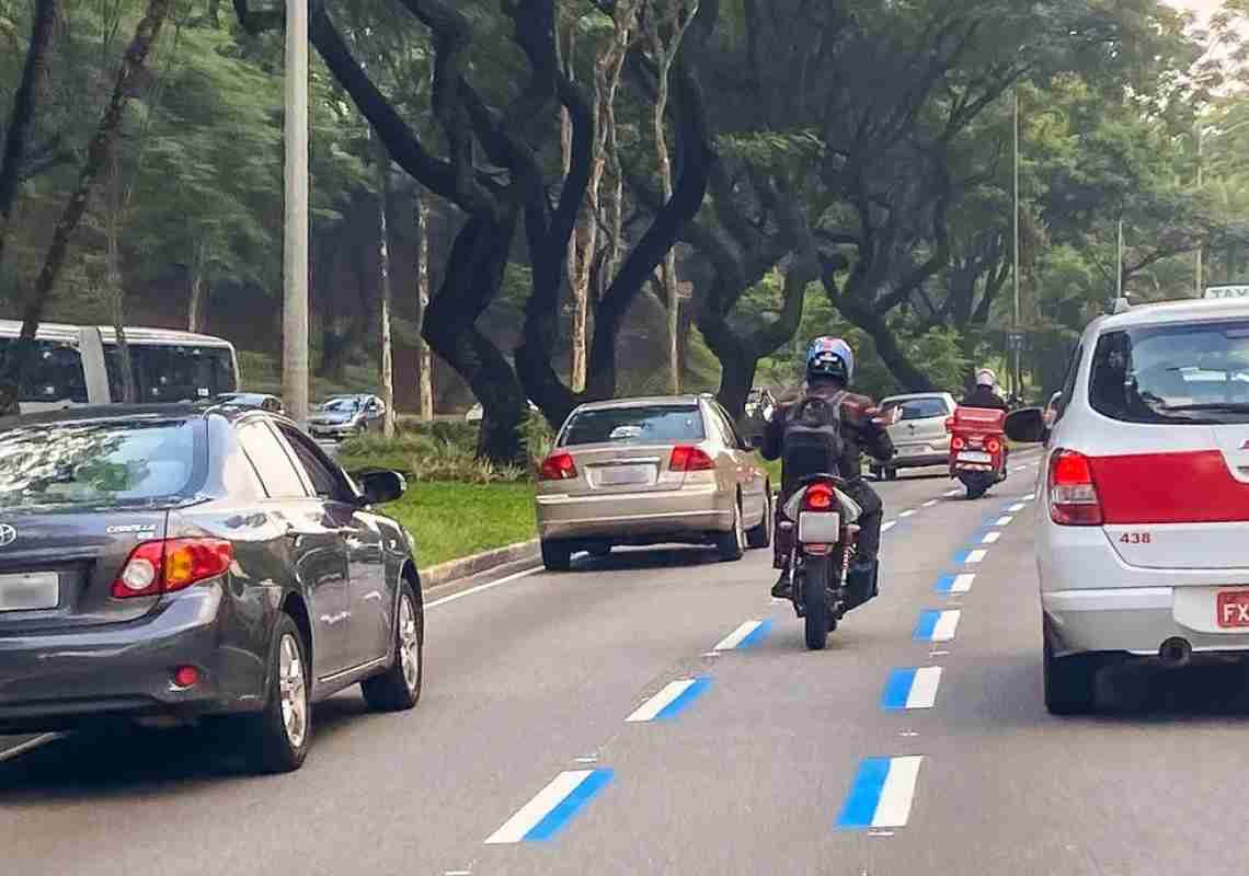 Fortaleza testa faixas exclusivas para motociclistas